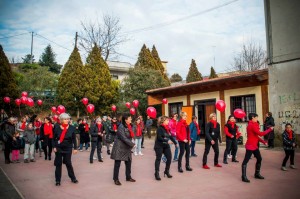 UN MOMEMTO DEL FLASH MOB 2015 A GIULIANELLO (4)